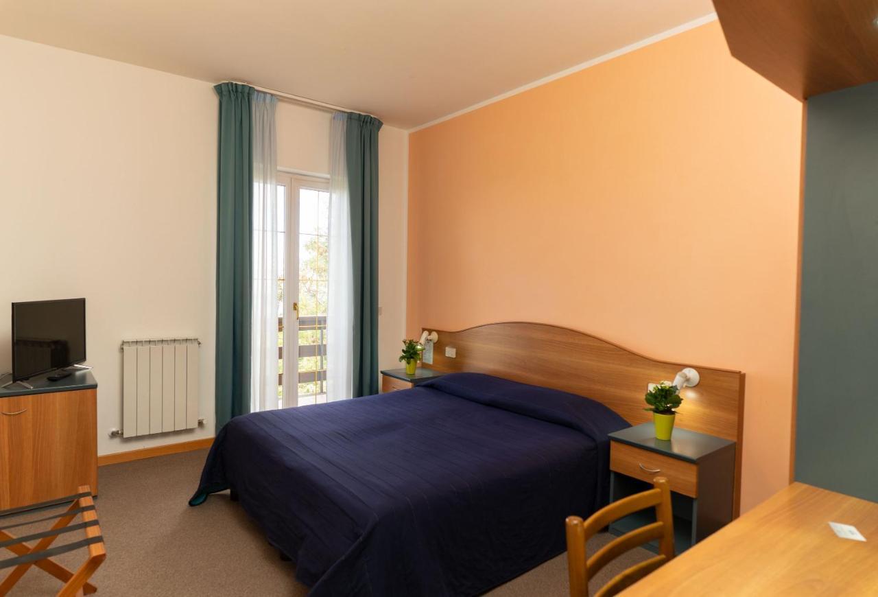 Hotel Gambrinus Аббадиа Сан Сальваторе Экстерьер фото
