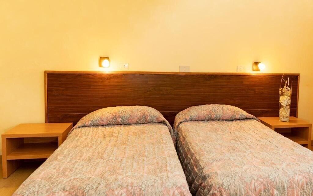 Hotel Gambrinus Аббадиа Сан Сальваторе Экстерьер фото