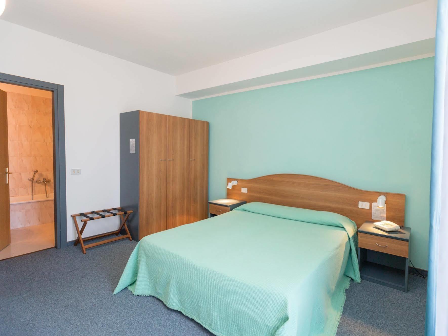 Hotel Gambrinus Аббадиа Сан Сальваторе Экстерьер фото