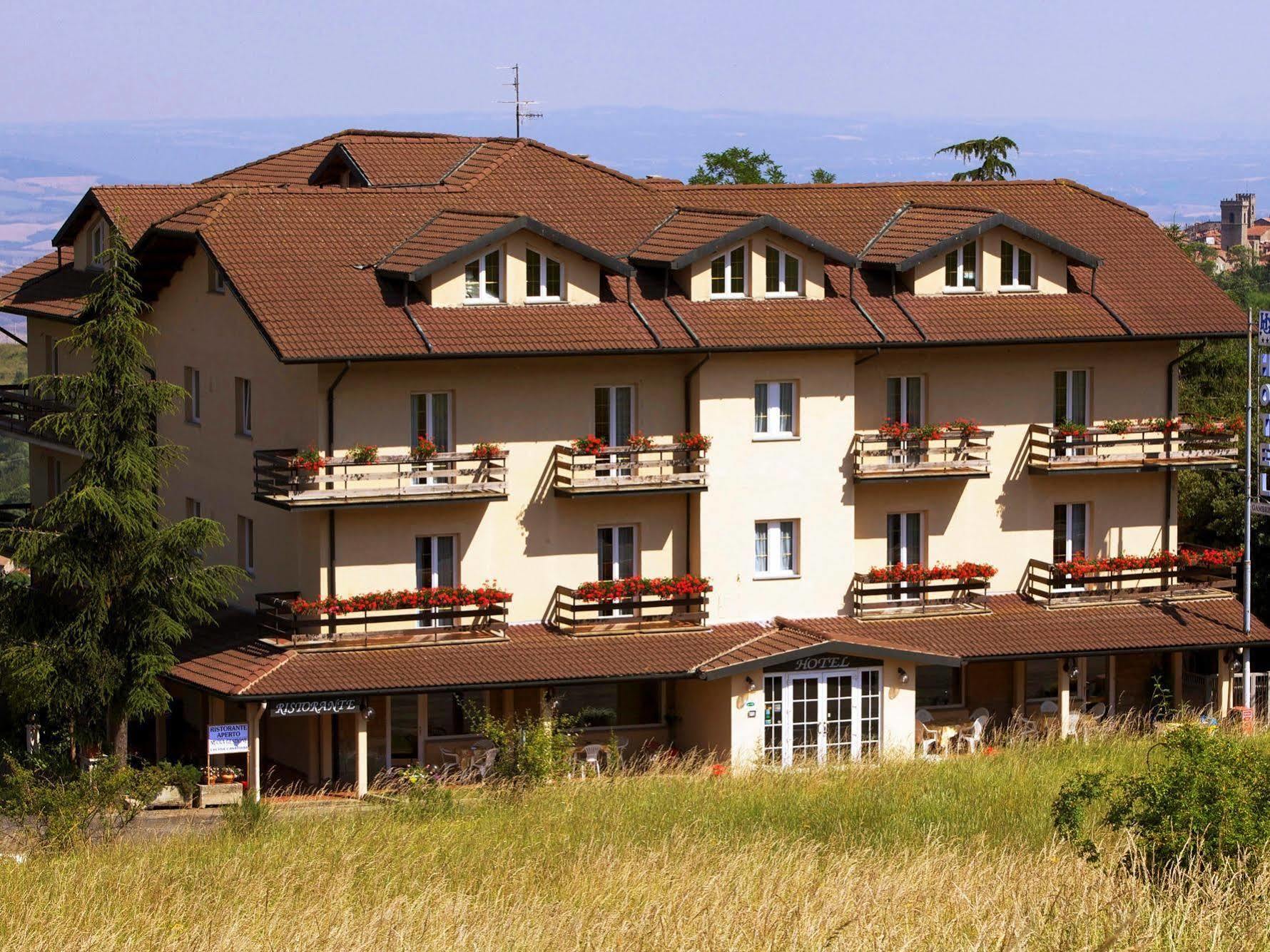 Hotel Gambrinus Аббадиа Сан Сальваторе Экстерьер фото