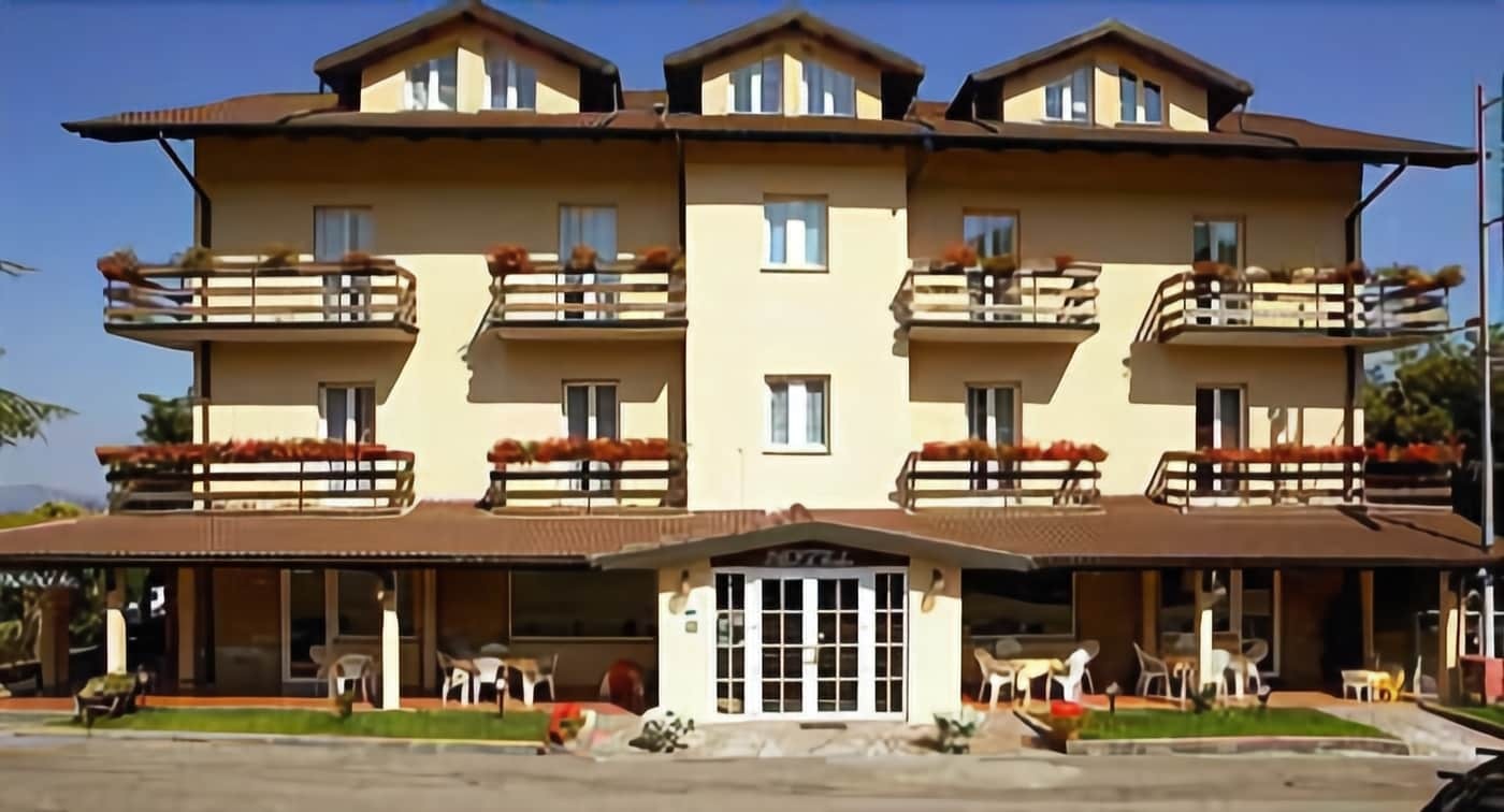 Hotel Gambrinus Аббадиа Сан Сальваторе Экстерьер фото