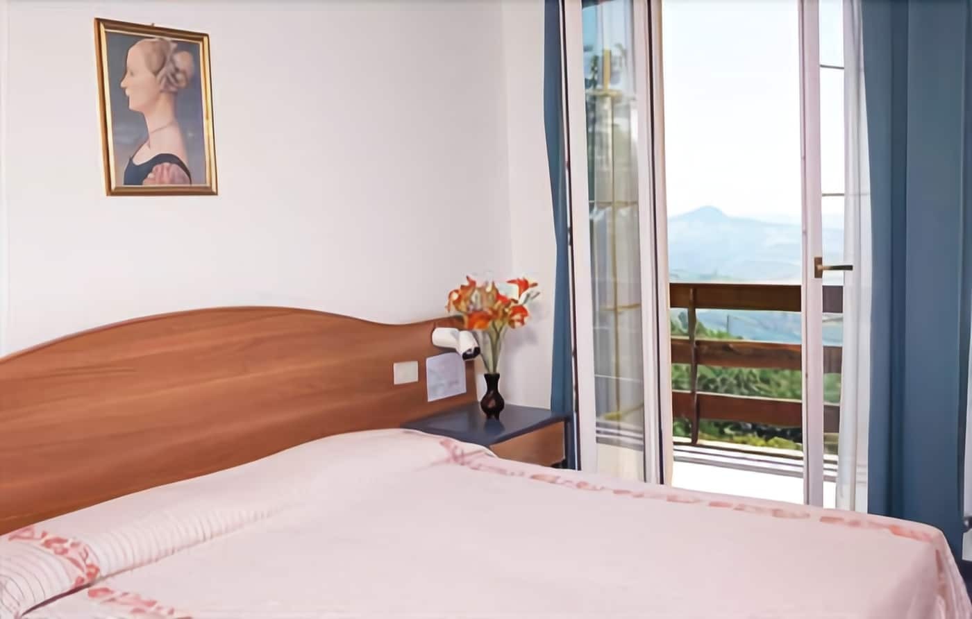 Hotel Gambrinus Аббадиа Сан Сальваторе Экстерьер фото